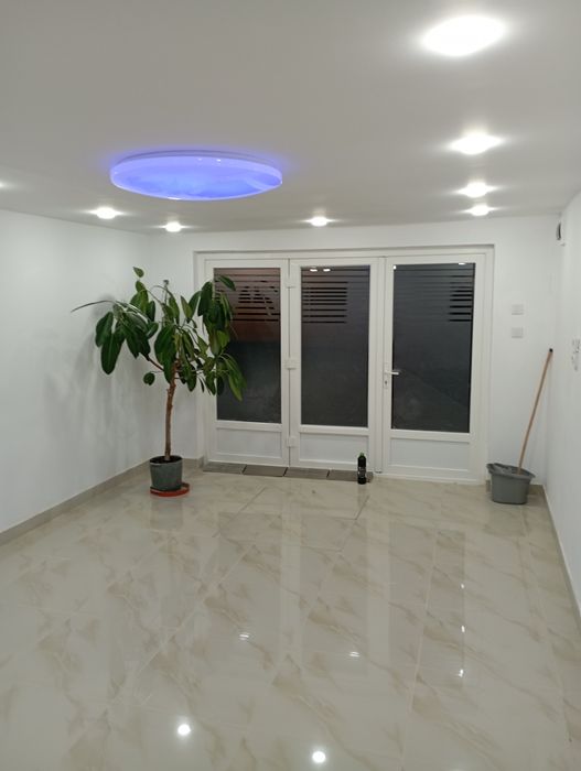 Închiriez casa tip apartament cu etaj in regim Hotelier cu garaj la pa