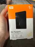 Харддрайв- външен твърд диск My Passport - 1 TB