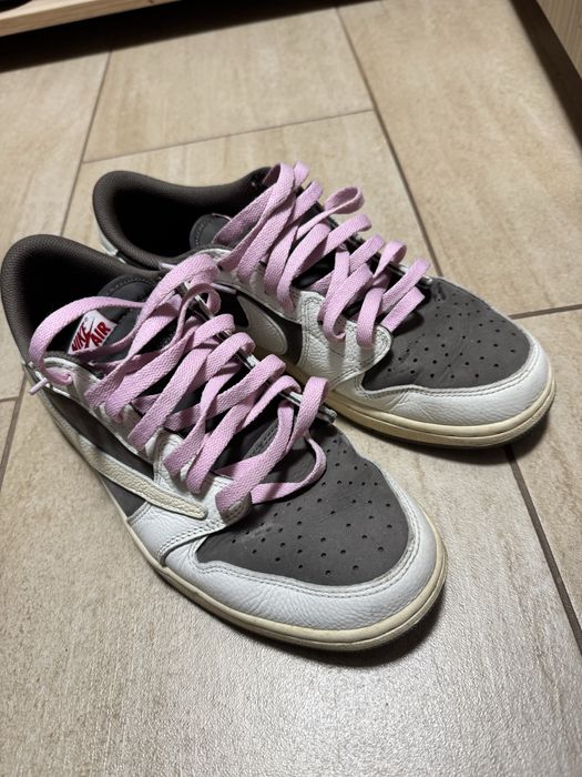 Jordan 1 Travis Scott