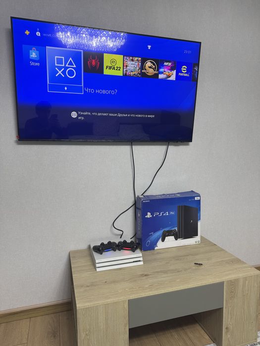 Продам Playstation 4 pro с памятью 1 терабайт в идеальном состоянии.