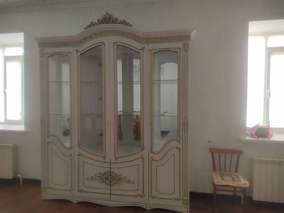 Срочно продам сервант для гостинной