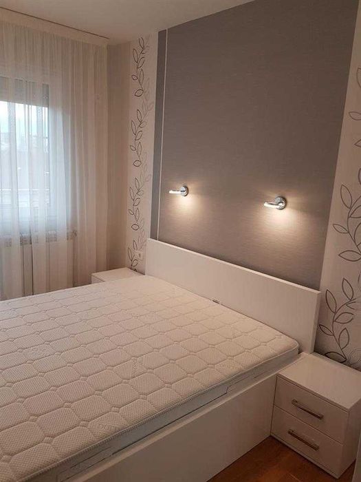 Дава се под наем Тристаен апартамент в Бургас, Център - 85 кв.м за 280.5 € - Снимка #4