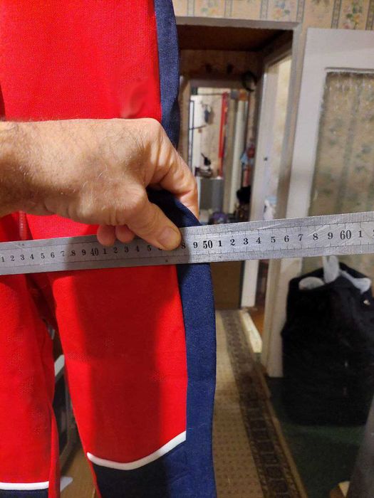 Продам недорого Чешский лыжный комбинезончик для девочки.