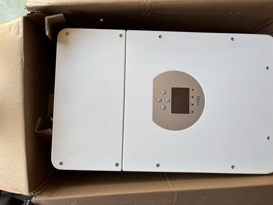 De vanzare invertor DEYE 8kw