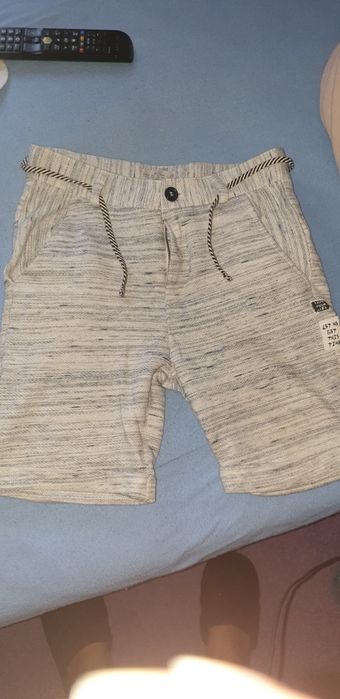 Vand pantaloni scurti zara