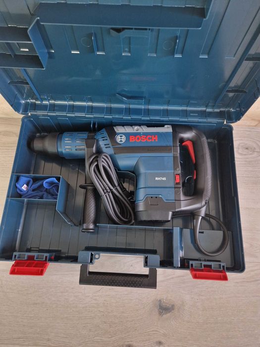 Rotopercutor bosch RH745  NOU ! 110V