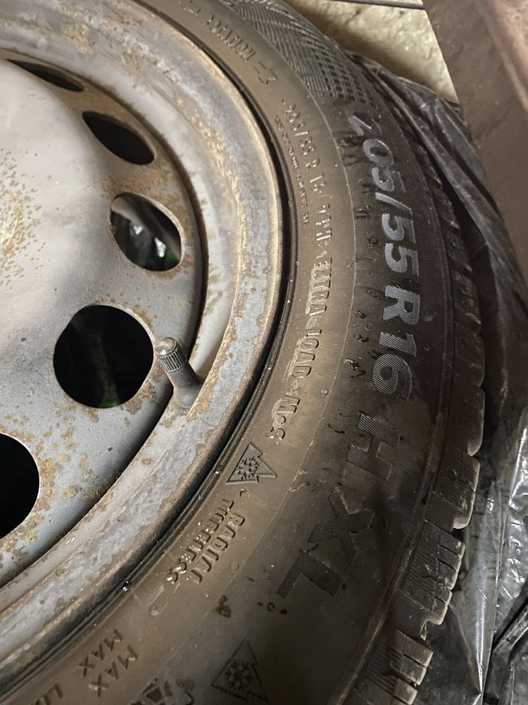 Зимни гуми с джанти 205/55/R 16 Continental