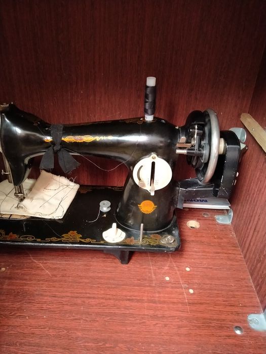 Продам швейную машинку