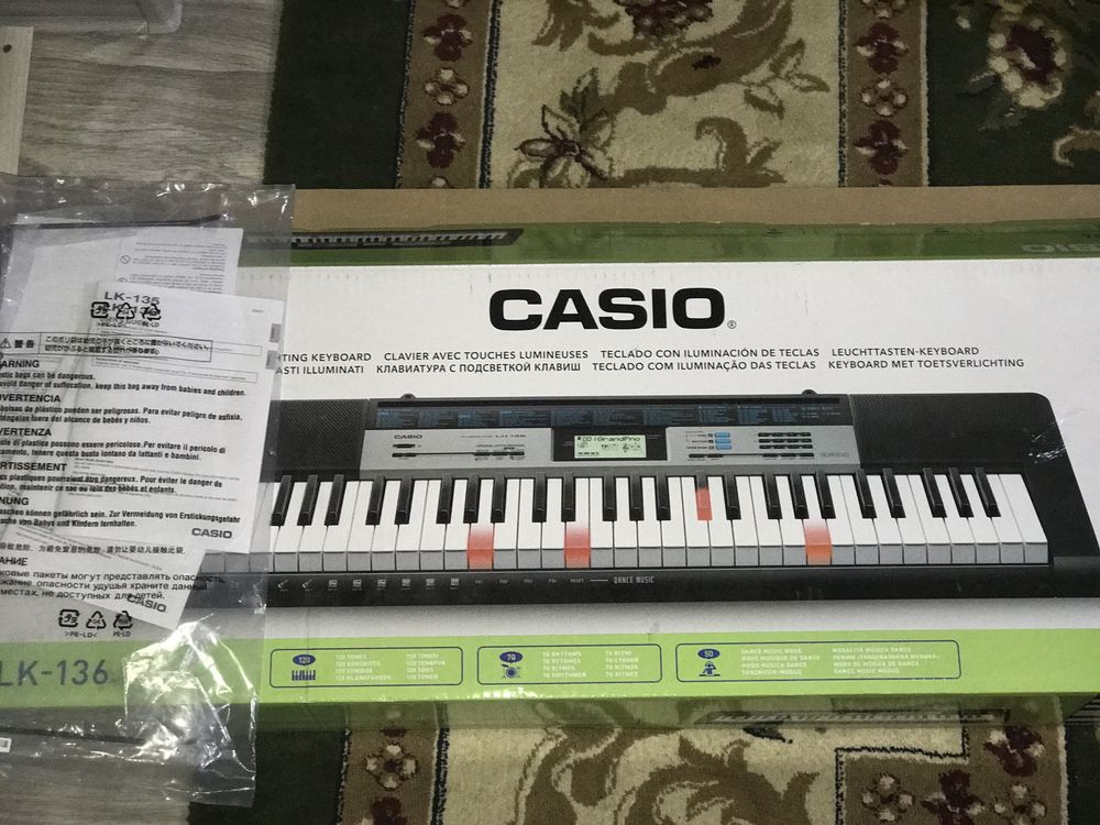 Продается новый синтезатор Casio LK 135.