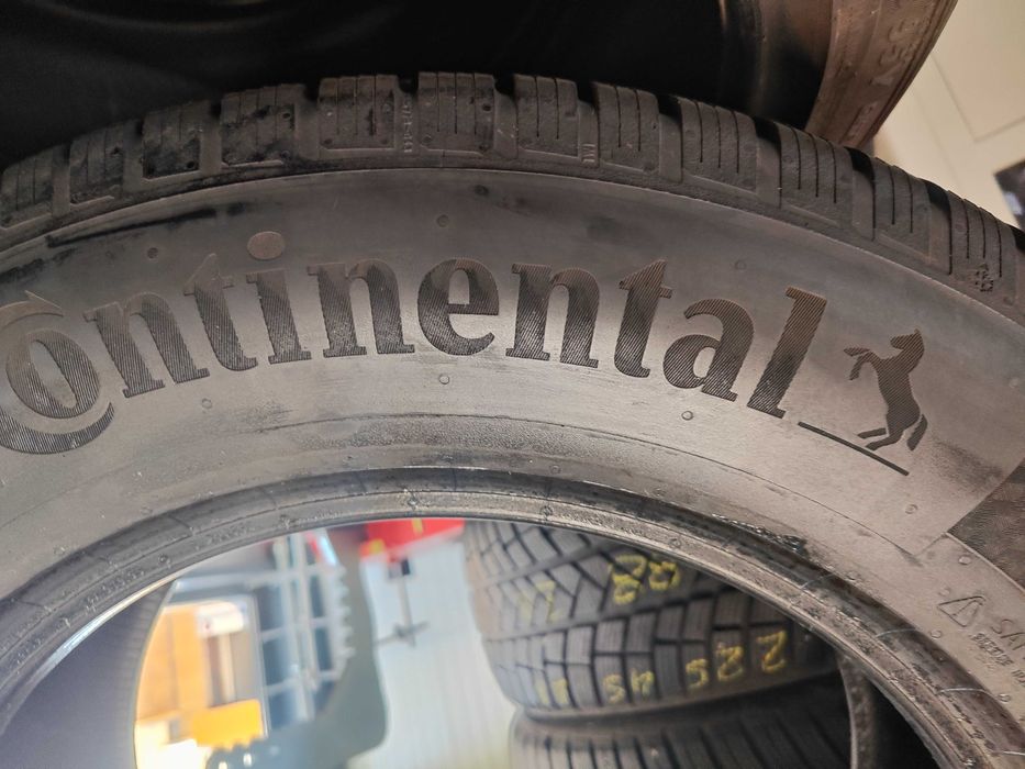 2бр. зимни гуми 235/65/17 Continental
