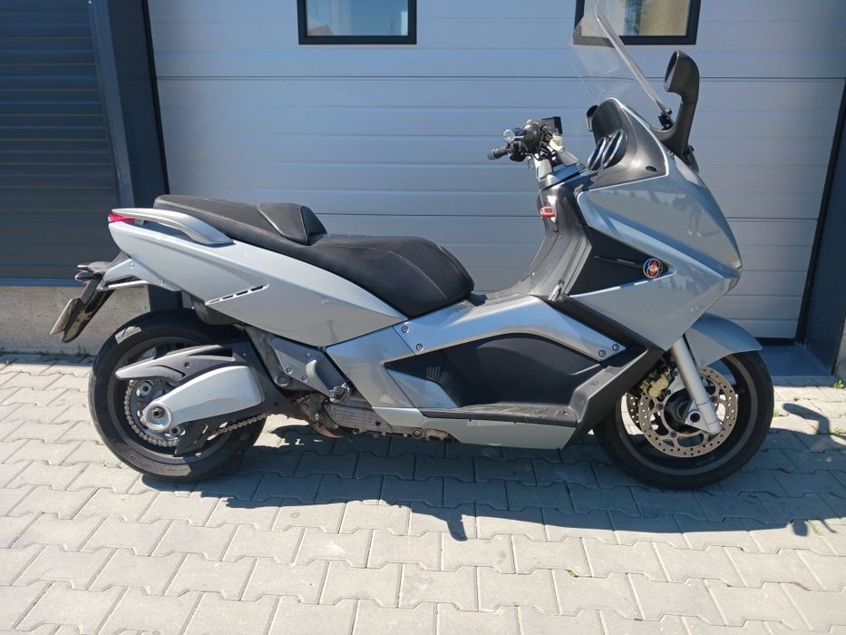 Moto M Parts Ploiesti srl vinde Gilera GP 800 maxi scuter inmatriculat