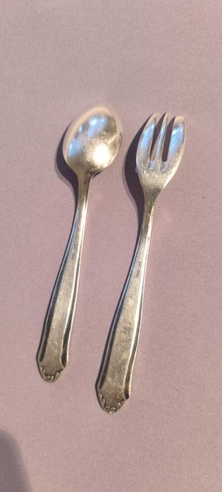 Дълбоко посребрени десертна виличка и кафяна лъжичка