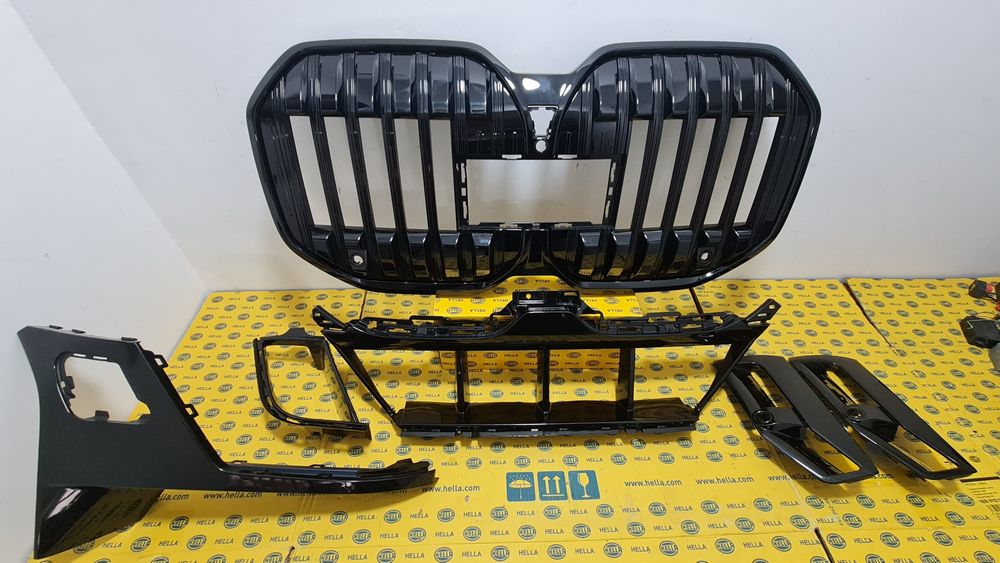 Grila masca radiator bandou bara fata BMW 7 g70 i7 2023+