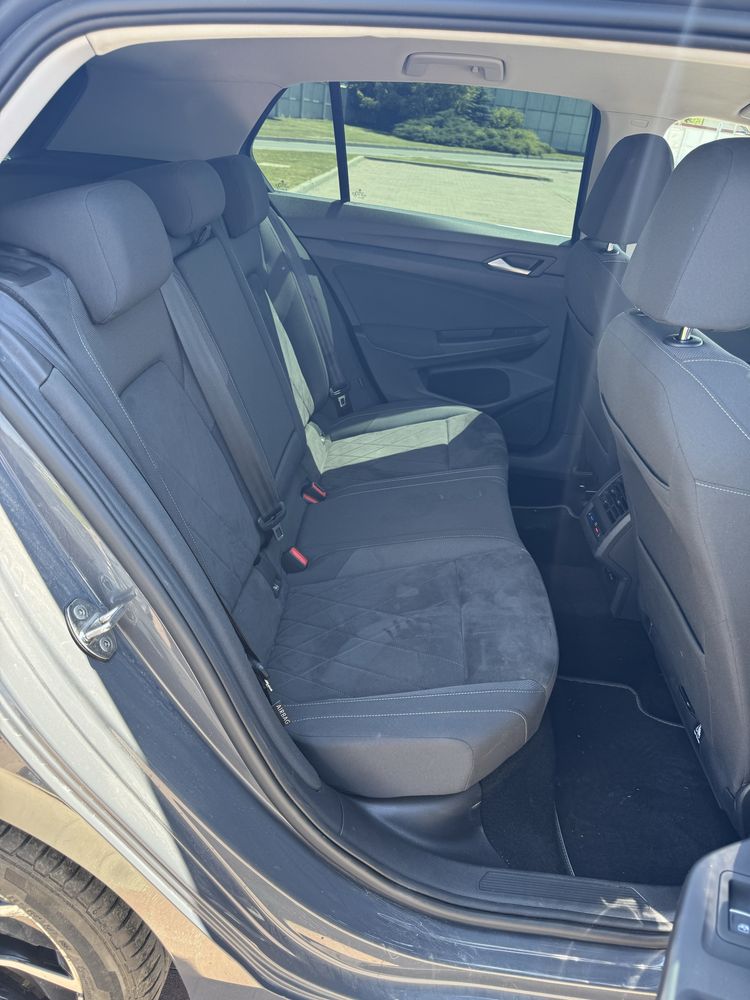 VW Golf e-TSI 1st edition