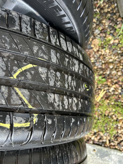 Roti  VW  originale 235 45 R17  Michelin