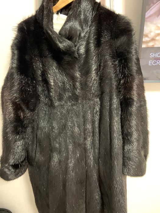 Продается шуба натуральная из нутрии