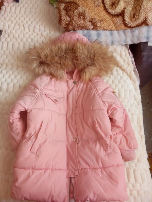 Продам куртку для девочки
