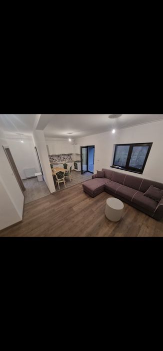 Case înșiruite la cheie, mobilate