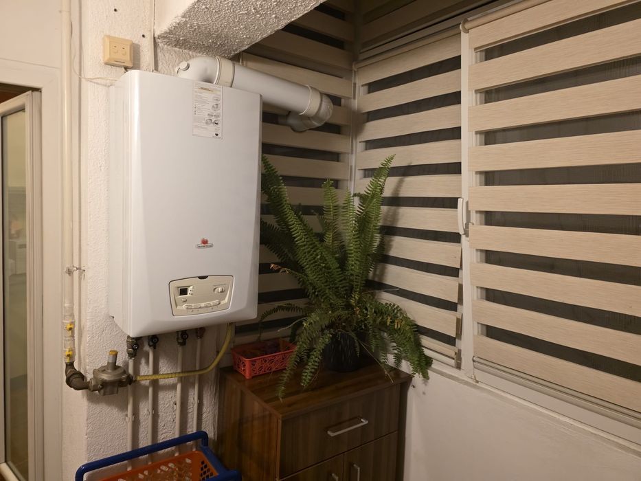 De închiriat,apartament decomandat