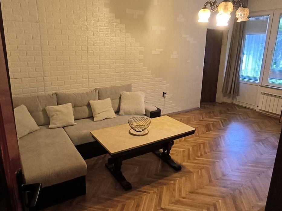 Продава се 2-стаен апартамент в Лозенец.