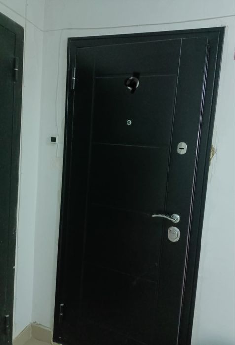 Продам входную дверь б/у