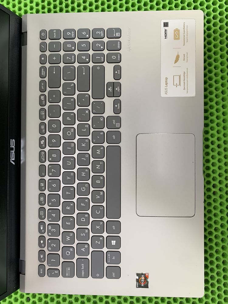 Ультрабук Asus vivobook в идеальном состоянии.