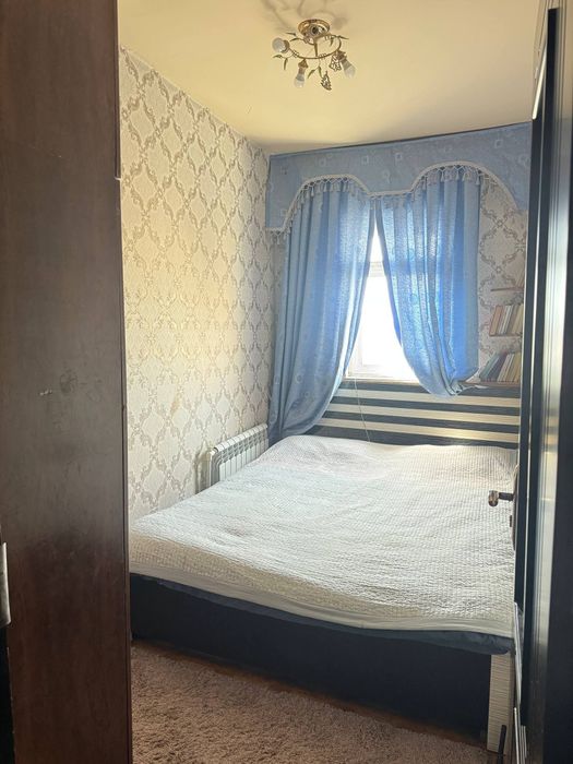Buyuk ipak yo'li metrosi yonida