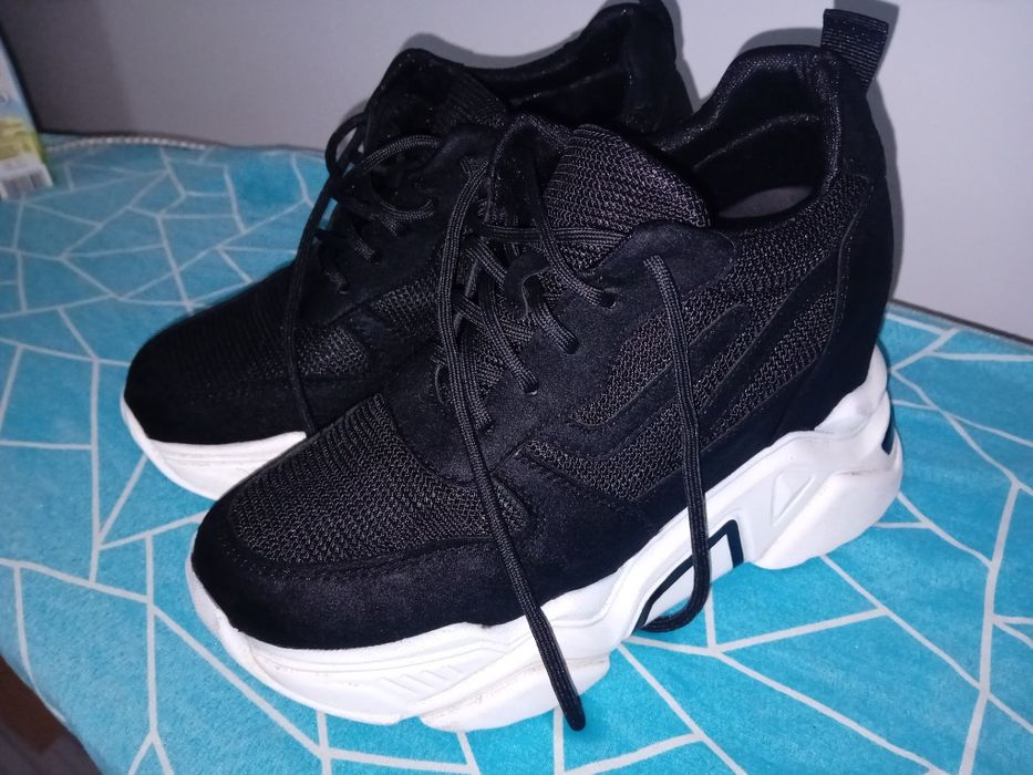 Adidasi cu platforma