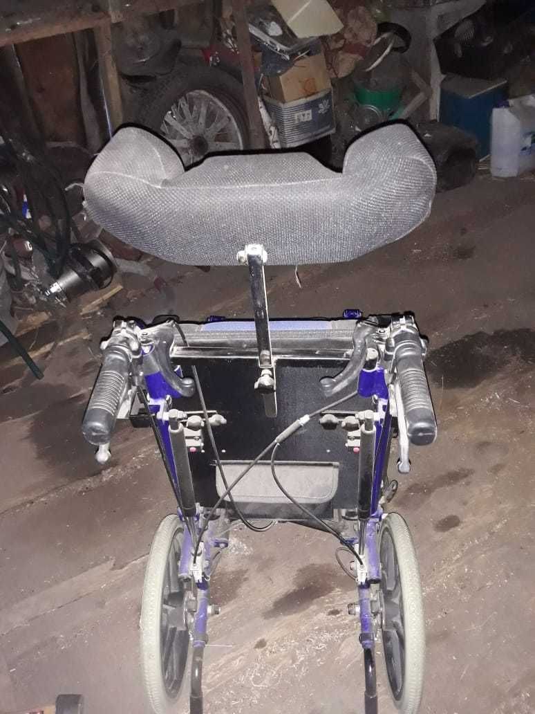 Срочно продам детскую инвалидную коляску