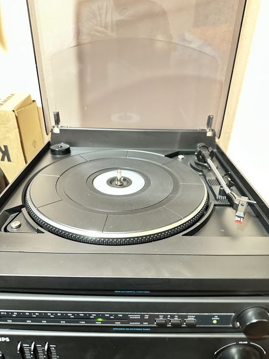 Linie audio Philips AS-305/20 compusă din 4 piese