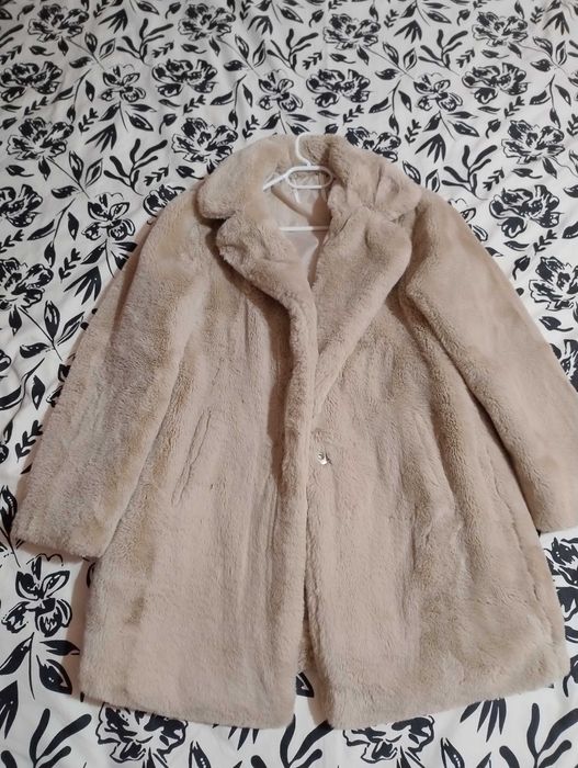 Зимно бежово палто