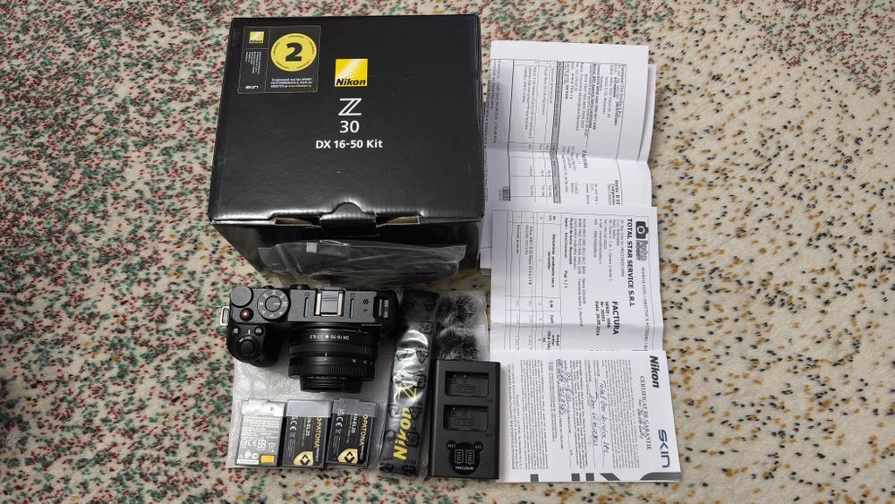Nikon Z30 Kit cu 2 obiective si trei baterii - ca noul
