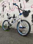Vand bicicleta BMX jumper