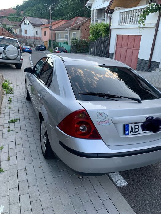 Vand ford mondeo 1,8 benzina pret 1300 eur