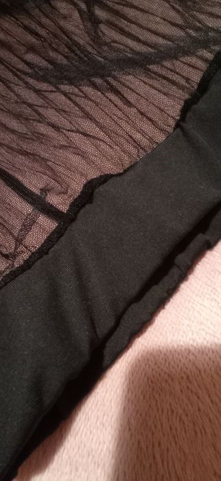 Елегантна черна пола от фин тюл