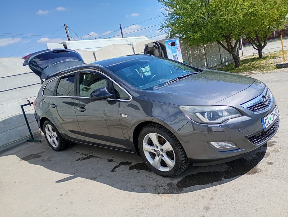 Vând Opel Astra j