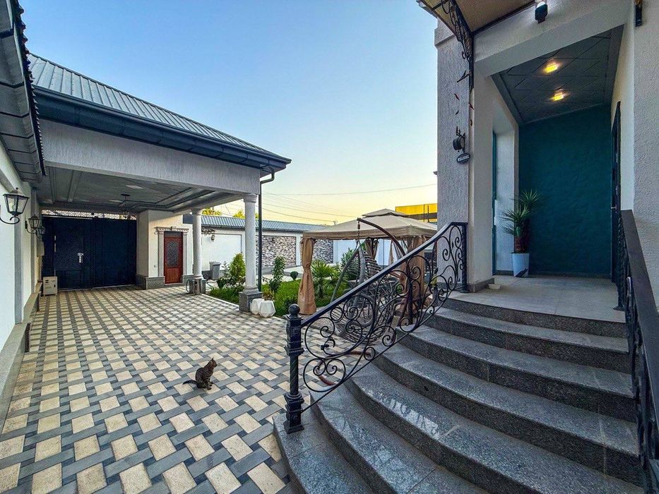 Продам евро дом Мирзо-Улугбекский районе Циалковском 4,1 соток 3 уровн