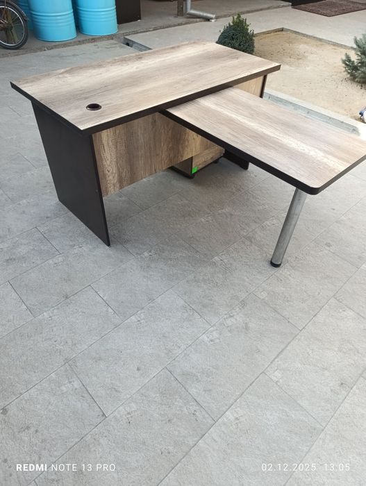 Продам директорский стол