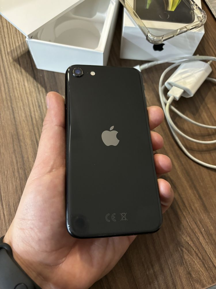Продавам Iphone SE2020 64GB