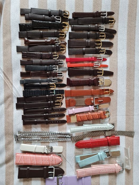 Diferite modele de ceasuri funcționabile de bărbați și de dama .