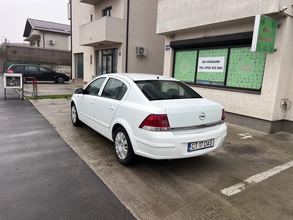 Opel Astra H sedan 1.6 benzina 2009