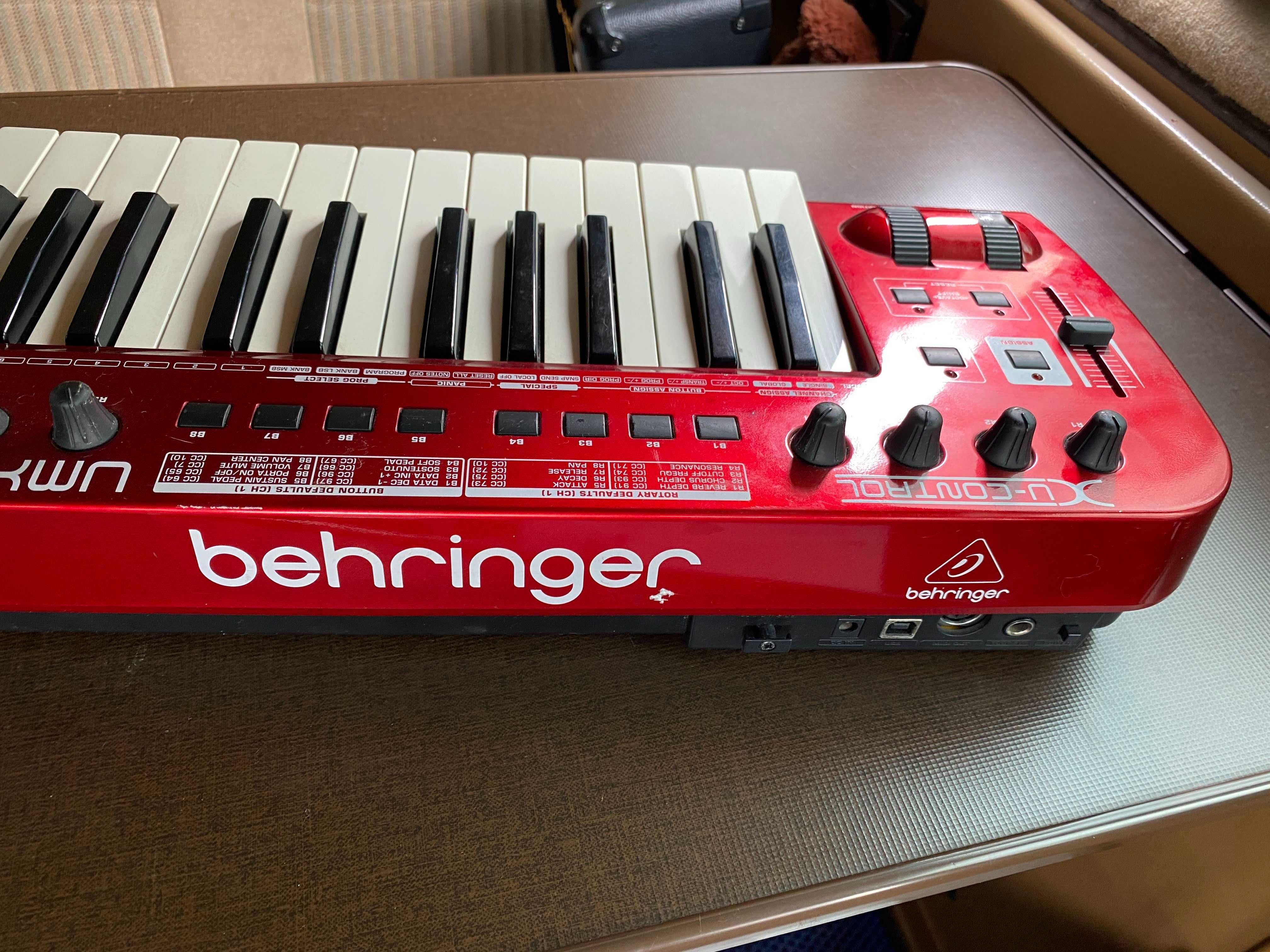 Midi-клавиатура Behringer UMX 250