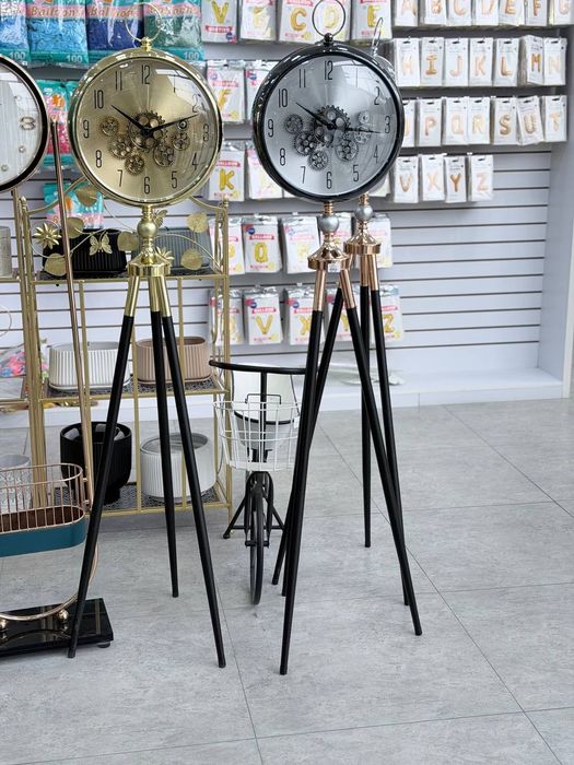 Напольные часы на штативе с открытым механизмом (золотой / графит)