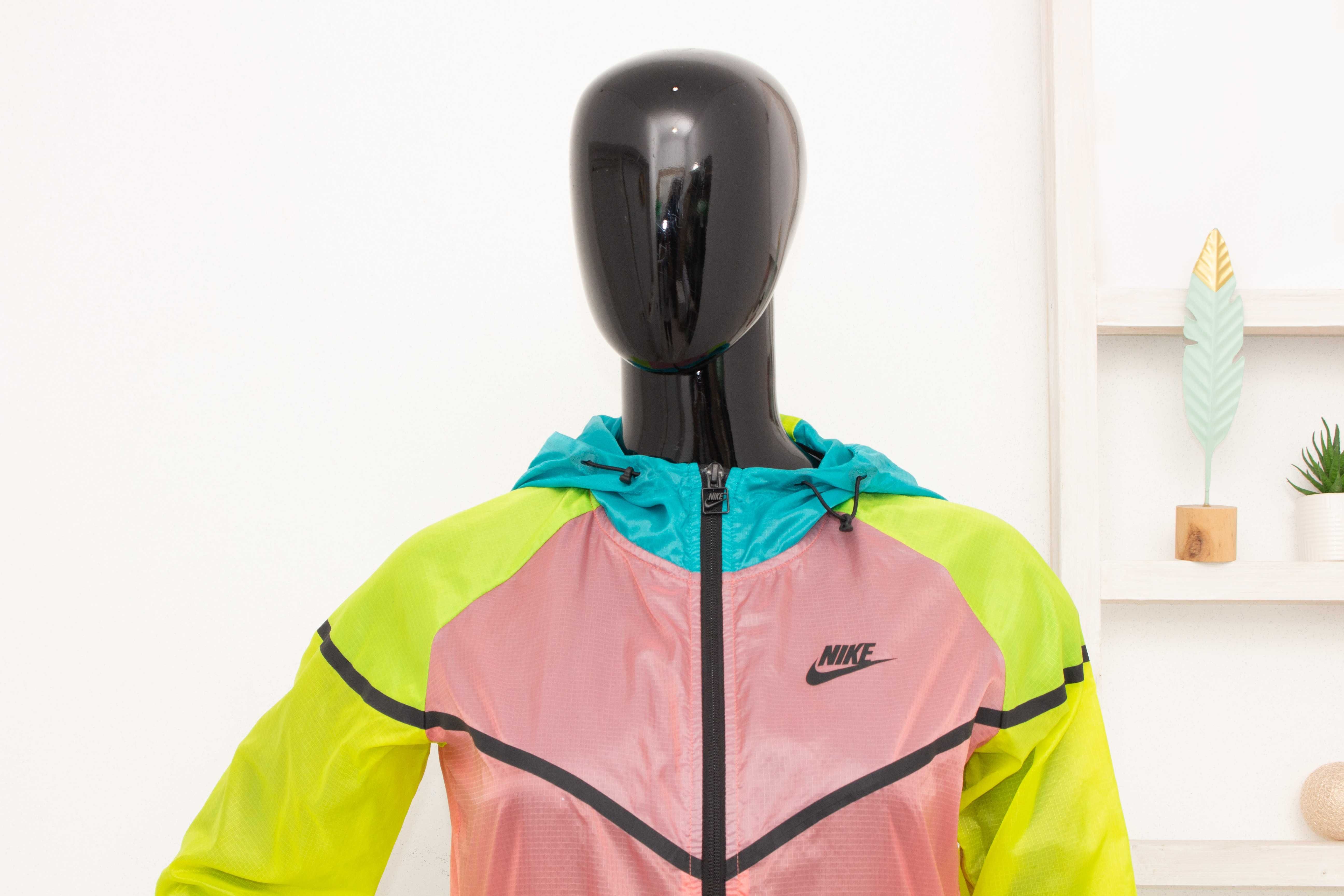 Nike Tech Hyperfuse оригинално дамско яке цветно ветровка с качулка S