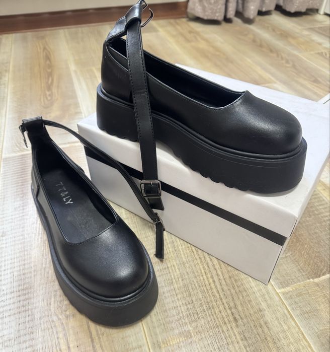 Черные туфли на платформе