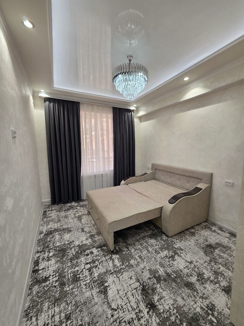 Tinchlik plaza xon saroy 2 xona 6 etaj 9 etajka