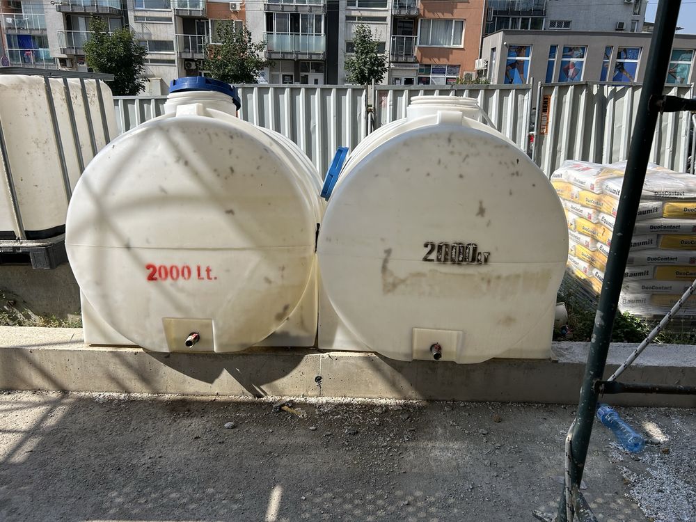 Продавам 2 броя бидони 2000л  само за питейна вода