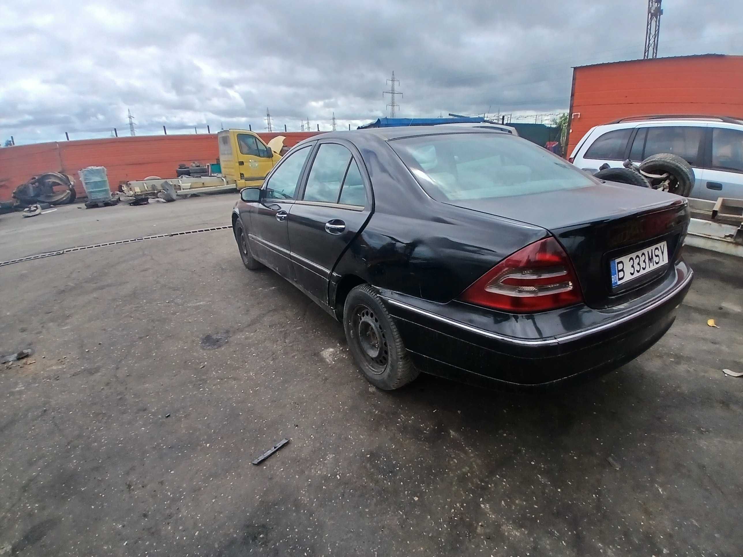 Dezmembrez mercedes benz w203