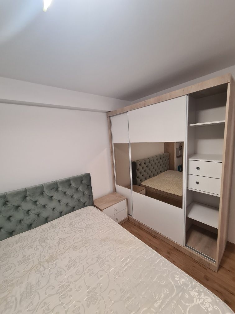 Închiriez garsoniera
