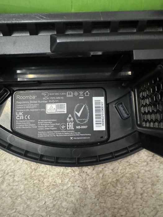 iRobot Roomba i3 с автоматична станция за изпразване (Clean Base)